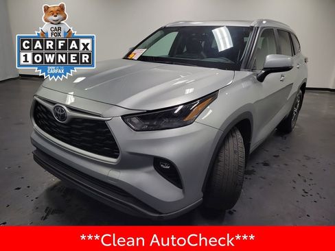 Used 2023 Toyota Highlander XLE image 4