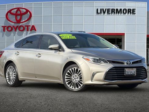 Used 2016 Toyota Avalon Limited FWD image 2
