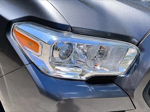 Used 2022 Toyota Tacoma SR w/ SR Convenience Package RWD image 31