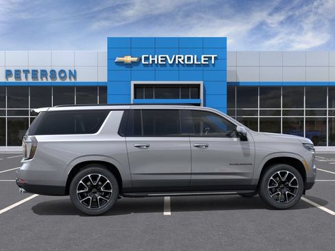 New 2026 Chevrolet Suburban RST AWD/4WD image 4