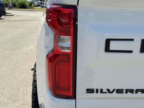 Used 2023 Chevrolet Silverado 1500 LT Trail Boss w/ LT Trail Boss Premium Package AWD/4WD image 21