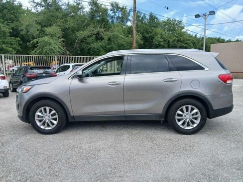 Used 2018 Kia Sorento FWD image 8