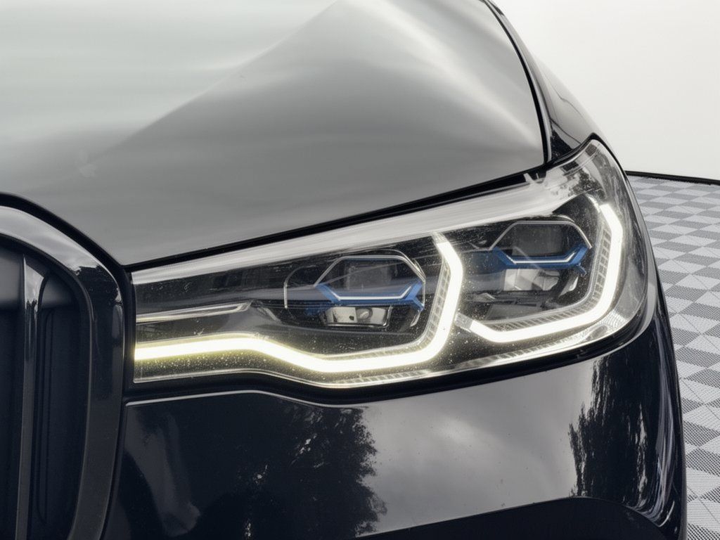 Used 2022 BMW X7 M50i AWD/4WD image 12