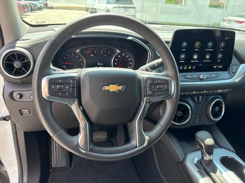 Used 2024 Chevrolet Blazer LT w/ Convenience Package FWD image 17