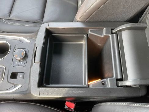 Used 2023 Chevrolet Traverse LT image 19