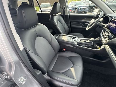 Used 2024 Toyota Grand Highlander Limited image 29