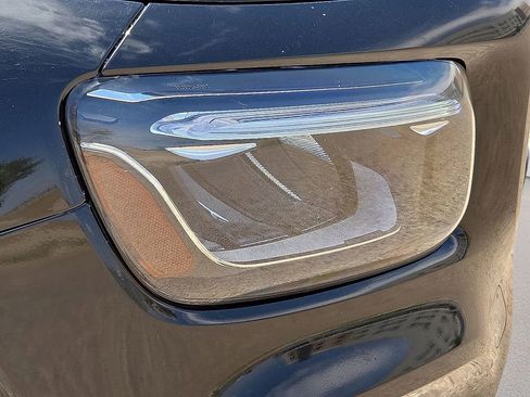Used 2025 Mercedes-Benz GLB 250 image 10