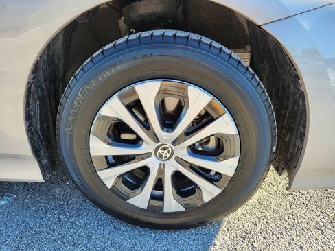 Used 2022 Toyota Prius Prime XLE image 7