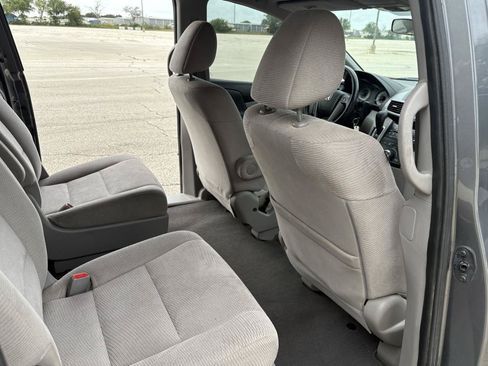 Used 2011 Honda Odyssey LX image 32