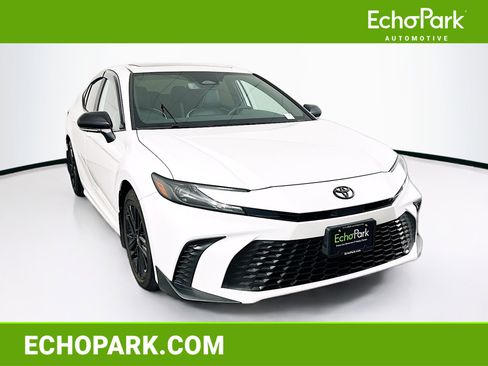 Used 2025 Toyota Camry SE w/ Convenience Package image 1