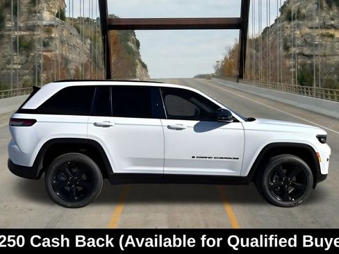 New 2025 Jeep Grand Cherokee Altitude RWD image 13