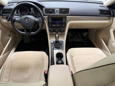 Used 2017 Volkswagen Passat 1.8T SE FWD image 11