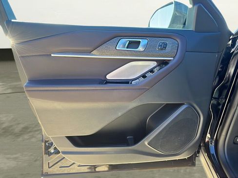 Used 2025 Ford Explorer Platinum image 16