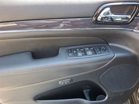Used 2021 Jeep Grand Cherokee Overland image 15