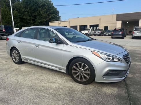 Used 2017 Hyundai Sonata Limited w/ Tech Package 03 FWD image 2