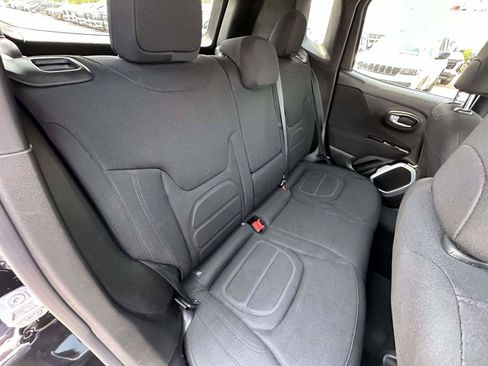 Used 2019 Jeep Renegade Latitude w/ Popular Equipment Group FWD image 24