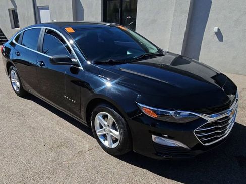 Used 2019 Chevrolet Malibu LS image 2
