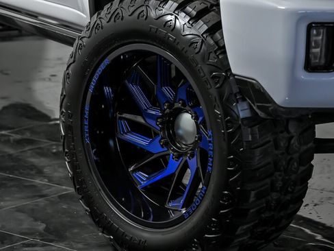 Used 2024 Chevrolet Silverado 3500 High Country w/ High Country Premium Package image 3