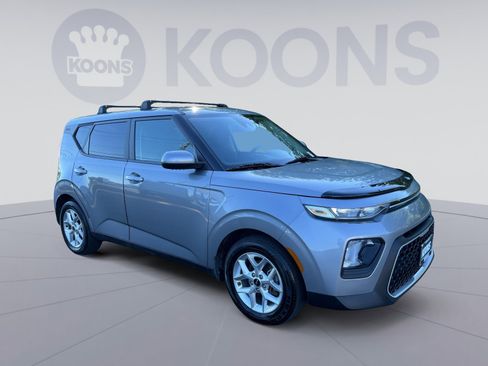 Used 2022 Kia Soul LX w/ Technology Package FWD image 2