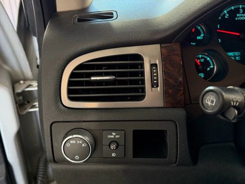 Used 2010 GMC Yukon Denali RWD image 33