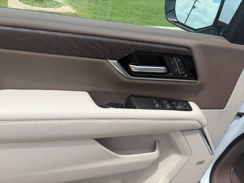 New 2026 GMC Yukon Denali w/ Sun & Power Step Package AWD/4WD image 17