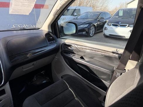 Used 2017 Dodge Grand Caravan SE image 19