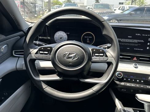 Used 2023 Hyundai Elantra Limited image 20