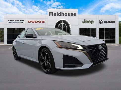 Used 2024 Nissan Altima 2.5 SR FWD image 8