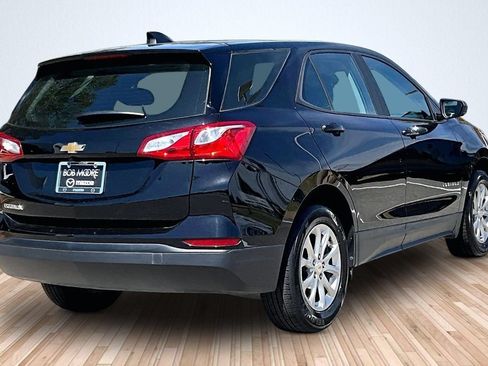 Used 2020 Chevrolet Equinox LS FWD image 2