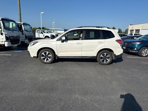 Used 2018 Subaru Forester 2.5i Premium AWD/4WD image 2