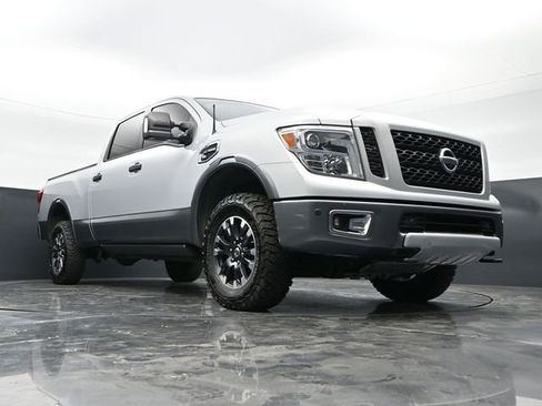 Used 2018 Nissan Titan PRO-4X w/ Pro-4x Convenience Package AWD/4WD image 40