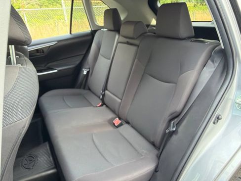 Used 2021 Toyota RAV4 LE AWD/4WD image 18