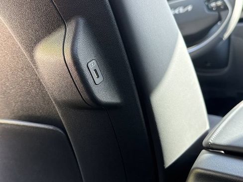 New 2026 Kia Niro EX FWD image 12