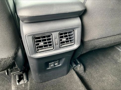 Used 2025 Toyota RAV4 XLE AWD/4WD image 10