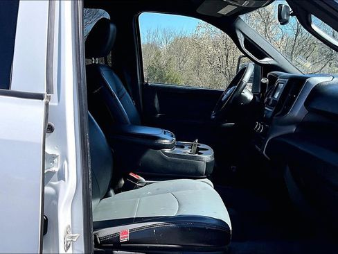 Used 2024 RAM 3500 Tradesman w/ Chrome Appearance Group image 7