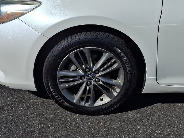 Used 2015 Toyota Camry SE w/ Moonroof Package FWD image 8