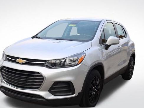 Used 2018 Chevrolet Trax LS image 4