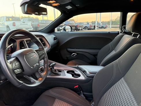Used 2023 Dodge Challenger SXT w/ Blacktop Package image 9
