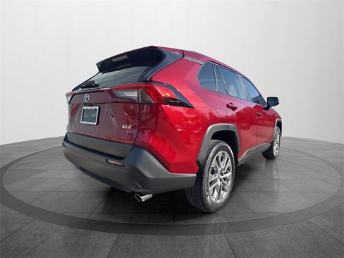 Used 2023 Toyota RAV4 XLE Premium image 6