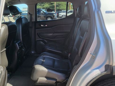 Used 2019 GMC Acadia SLT image 24