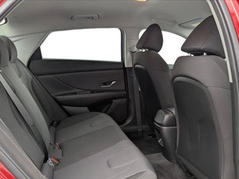 Used 2025 Hyundai Elantra SE w/ Cargo Package FWD image 18