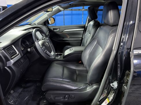 Used 2016 Toyota Highlander XLE AWD/4WD image 24