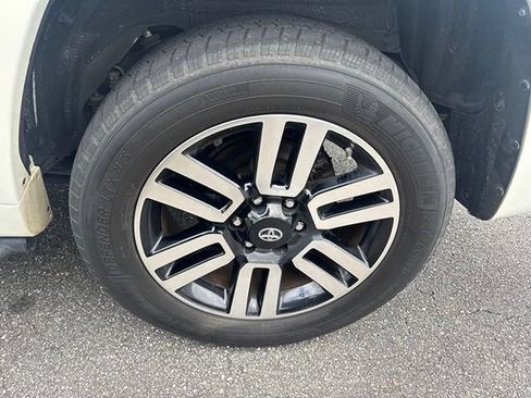 Used 2018 Toyota 4Runner Limited AWD/4WD image 9