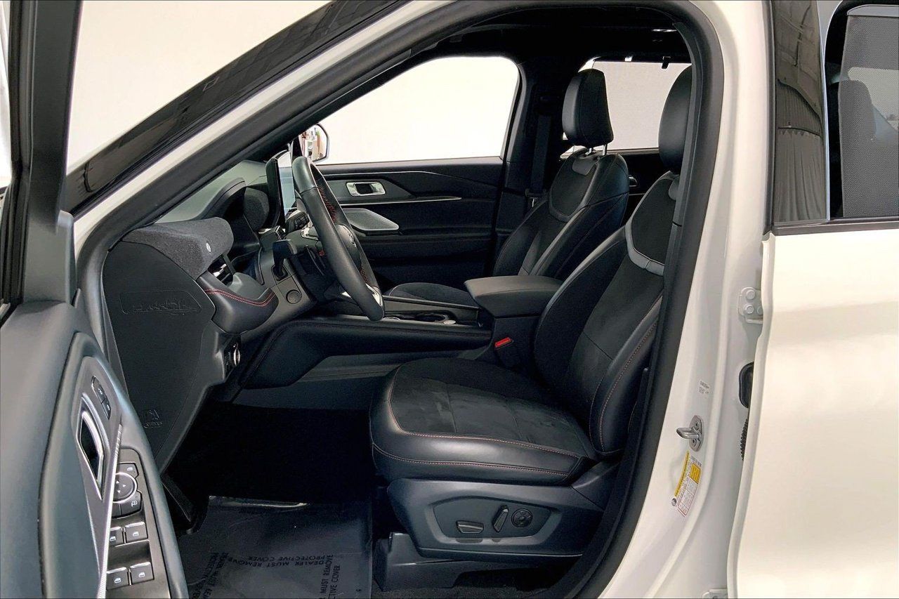 Used 2025 Ford Explorer ST AWD/4WD image 18