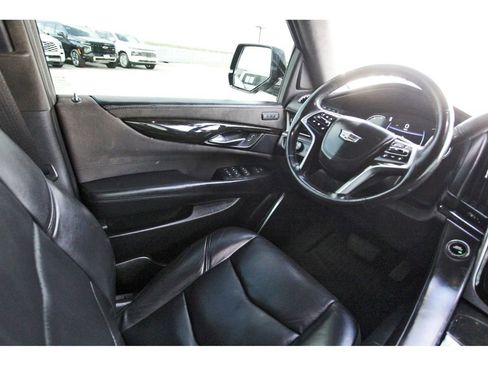 Used 2018 Cadillac Escalade ESV Platinum AWD/4WD image 8