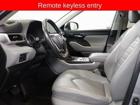 Used 2023 Toyota Highlander XLE image 13