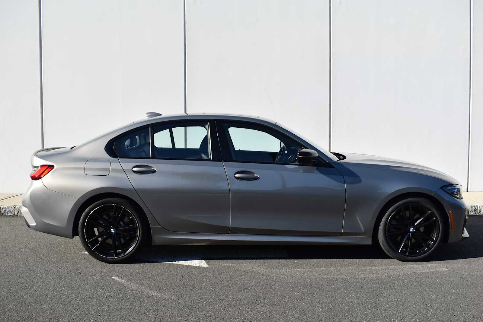 Used 2022 BMW 330i xDrive Sedan w/ M Sport Package AWD/4WD image 4