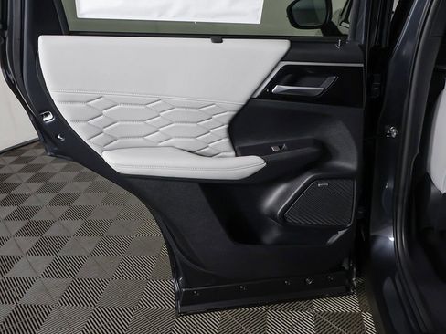 New 2025 Mitsubishi Outlander SEL image 29