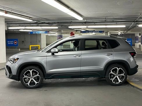 New 2025 Volkswagen Taos SEL image 32