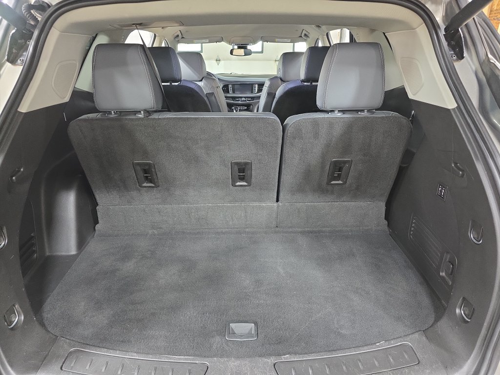 Used 2019 Buick Enclave Premium AWD/4WD image 16